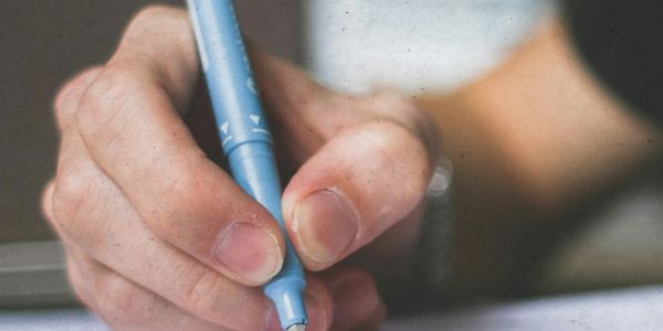 Como criar um plano semanal de oração para compartilhar com seu grupo?