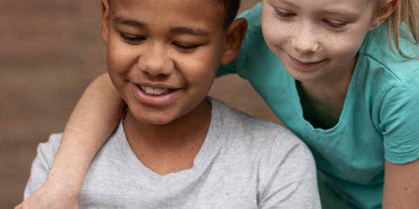 Dicas para organizar um grupo de leitura bíblica para crianças e jovens