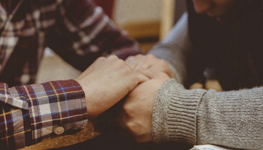 O poder da oração de intercessão: orando pelos outros
