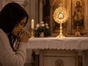 Oração para adorar a Cristo presente e vivo no Corpus Christi