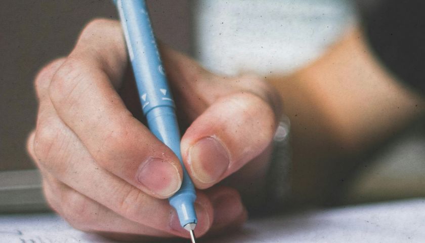 Como criar um plano semanal de oração para compartilhar com seu grupo?