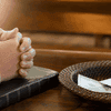 Oração para entregar o dízimo com fé e confiar na provisão de Deus