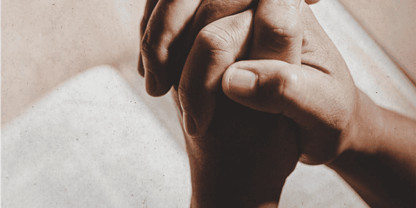 A importância da oração na vida cristã: encontre paz e conexão com Deus