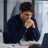 Oração para quem enfrenta conflitos entre fé e ciência no trabalho