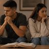 O que a Bíblia diz sobre beijar antes do casamento? O limite no namoro cristão