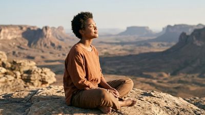 O silêncio como terapia: O poder de calar as vozes externas para ouvir a própria alma