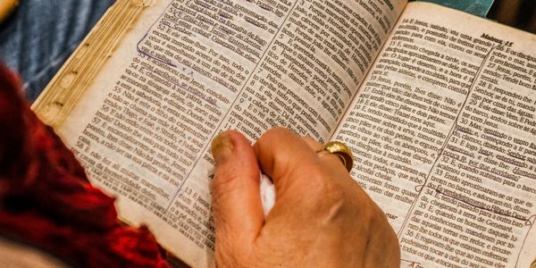 Versículos para fortalecer a fé em momentos de silêncio de Deus