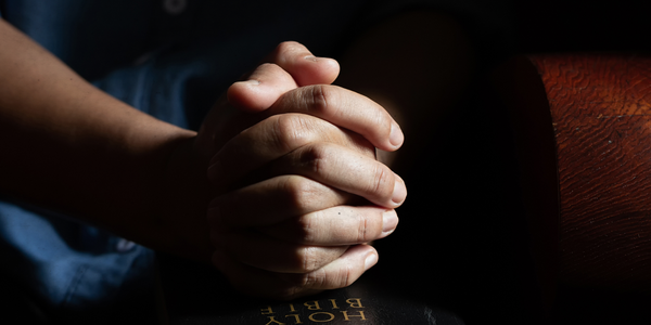 A importância da oração no fortalecimento da fé cristã