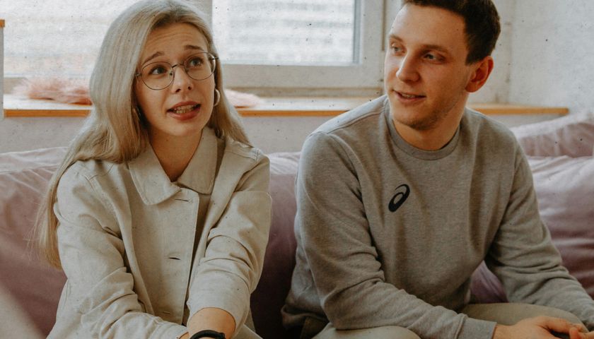 O que a Bíblia ensina sobre comunicação no casamento e como evitar conflitos?