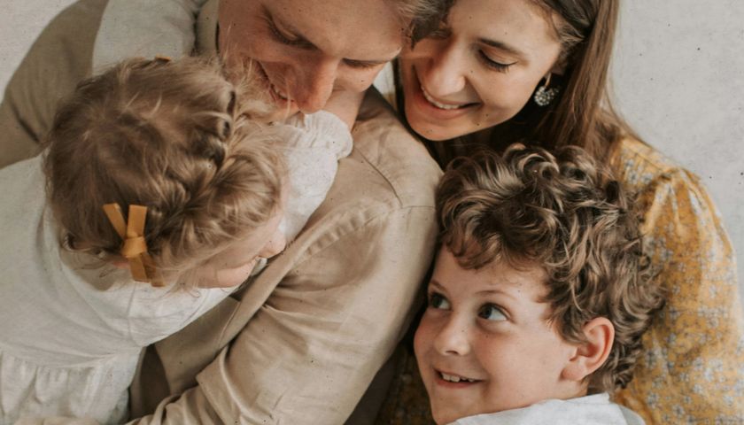 O que a Bíblia diz sobre amor ao próximo no contexto familiar?