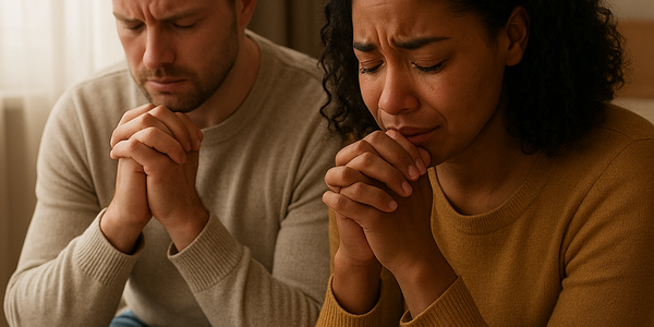 Oração intercessora: o que é e como praticar?